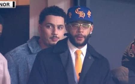 Memphis Depay, camisa 10 da Holanda, acompanha ao duelo (Foto: Reprodução/X)