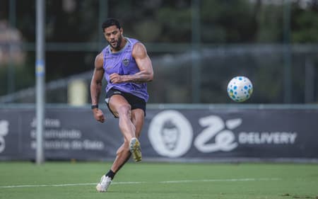 Hulk durante treinamento na cidade do Galo (Foto: Pedro Souza / Atlético)