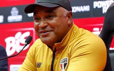 Roger Machado durante coletiva de imprensa no São Paulo