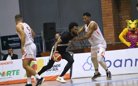 Vasco não segurou o Caxias fora de casa (Foto: Divulgação/NBB)