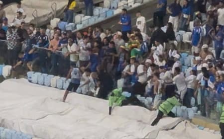 Confusão entre torcedores de Flamengo e Cruzeiro no Maracanã (Foto: Lucas Bayer/Lance!)