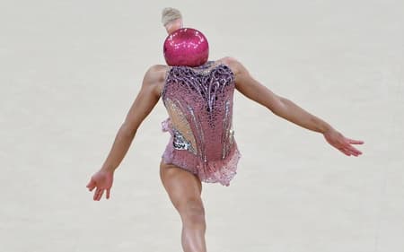 Sofia Raffaeli, a ginasta "sem cabeça", nos Jogos Olímpicos Paris 2024 (Foto: Naomi Baker/Getty Images)