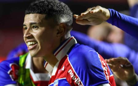 Imanol Machuca comemora gol com a camisa do Fortaleza em 2024