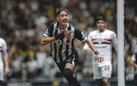 Iván Román comemora gol contra o São Paulo (Foto: Pedro Souza / Atlético)