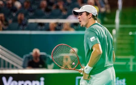 João Fonseca na derrota para o espanhol Carlos Alcaraz em Miami (Foto: Divulgação)
