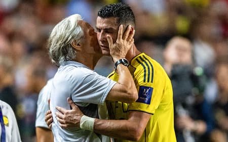 Jorge Jesus beija Cristiano Ronaldo após vitória do Al-Nassr