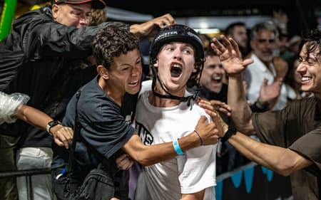 Kalani Konig comemora última volta na final do Mundial de Skate