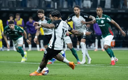 Memphis Depay perde pênalti em Corinthians x Palmeiras