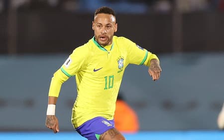 Neymar carrega o Brasil ao ataque em seu último jogo pela Seleção (Foto: Vitor Silva / CBF)