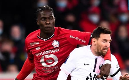 Onana e Messi em duelo no Campeonato Francês (Foto: Reprodução)