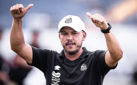 Vinicius Marques chegou ao Santos em maio do ano passado como auxiliar do profissional. (Foto: Reinaldo Campos/ Santos FC)