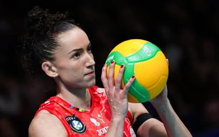 Gabi Guimarães em ação pelo Conegliano (Foto: Reprodução/ Instagram)