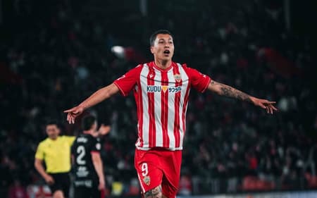 Thalys em ação pelo UD Almería (Foto: Reprodução/X)