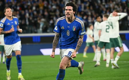 Tonali comemora gol marcado pela Itália sobre a Irlanda do Norte