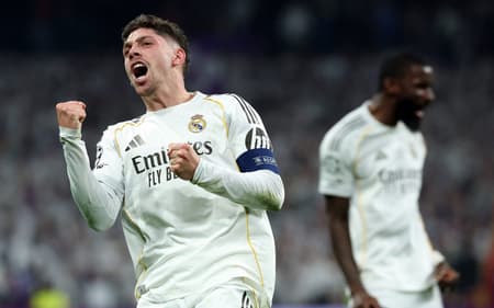 Valverde comemorando gol marcado no duel entre Real Madrid e Manchester City