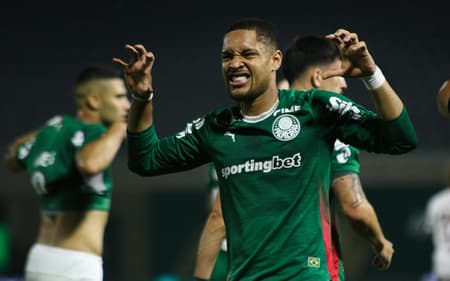 Palmeiras vence Fluminense por 2 x 1; Vitor Roque marca de pênalti