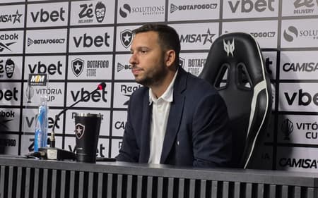 Alessandro Brito, diretor do Botafogo (Foto: Leonardo Bessa/Lance!)