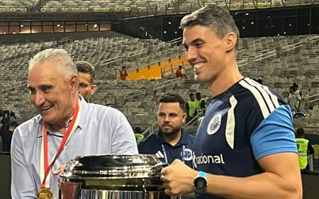 Tite e Matheus Bachi (Foto: Eduardo Statuti/Lance!)