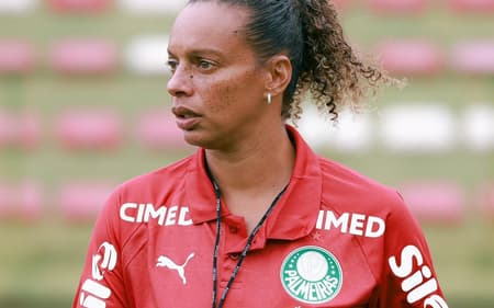 Rosana Augusto, treinadora do Palmeiras, durante treino. (Foto: Palmeiras/Divulgação)