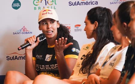 Duda Lisboa, campeã olímpica de vôlei de praia, na coletiva de imprensa do Areia Games (Foto: Maurício Val)