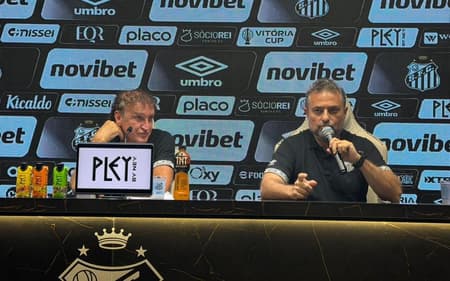 Alexandre Mattos ao lado de Cuca na apresentação do novo técnico. (Foto: Juliana Yamaoka/ Lance!)