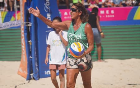Jackie realiza clínica de vôlei no Areia Games (Foto: Maurício Val)