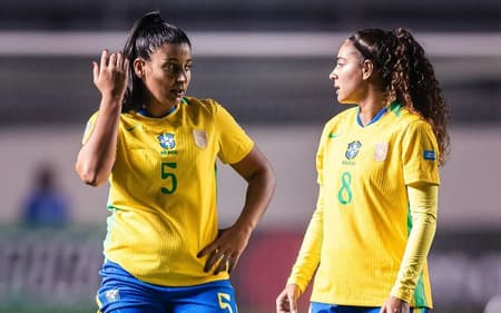 Angelina e Duda Sampaio atuam juntas na Seleção Brasileira. (Foto: CBF/Divulgação)
