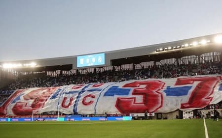 Torcida na Claro Arena (Foto: Divulgação Universidad Católica)