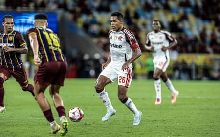 Alex Sandro em campo eplo Flamengo na vitória sobre o Madureira, pelo Campeonato Carioca (Foto: Affonso Andrade/Agência F8/Gazeta Press)