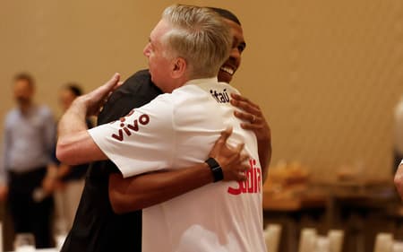 Rayan é recebido por Ancelotti para amistosos do Brasil com França e Croácia