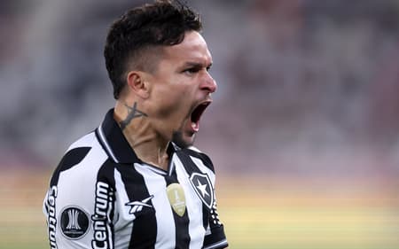 Artur deixou o Botafogo e assinou com o São Paulo (Foto: Vitor Silva / Botafogo)