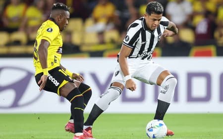 Matheus Martins em ação em Barcelona EQU x Botafogo pela Conmebol Libertadores, em Guayaquil (Foto: Vitor Silva/Botafogo)