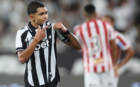Caio Valle comemora gol na final da Taça Rio