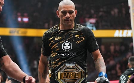 Poatan é um dos grandes astros do UFC mundo afora (Foto: Reprodução/Instagram/UFC Brasil)