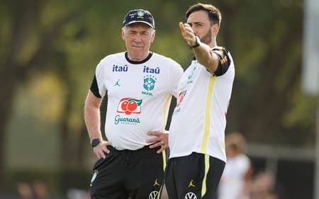 Carlo e Davide Ancelotti durante treino da Seleção em Orlando