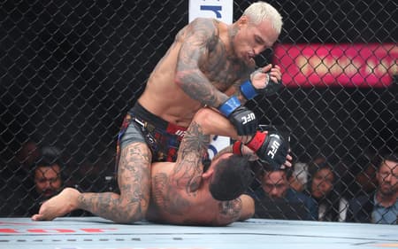 Charles do Bronx derrota Max Holloway no UFC 326 (Foto: Sean M. Haffey / GETTY IMAGES NORTH AMERICA / Getty Images via AFP)