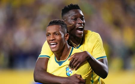 Danilo Santos comemora seu gol no amistoso do Brasil contra a Croácia