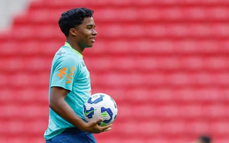 Endrick segue na reserva da Seleção Brasileira