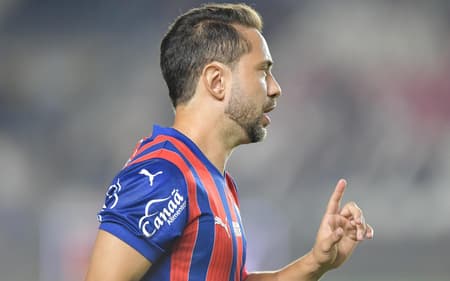 Everton Ribeiro, do Bahia, durante partida contra o Vasco em São Januário