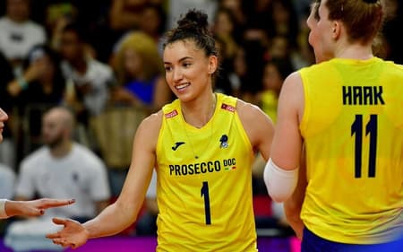 Gabi Guimarães durante partida no Mundial de vôlei (Foto: Deco Pires)