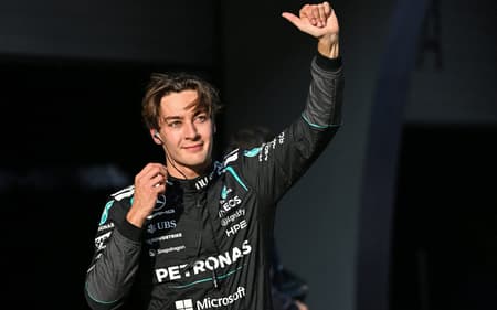 George Russell no GP da China pela F1 2026 (Foto: HECTOR RETAMAL / AFP)