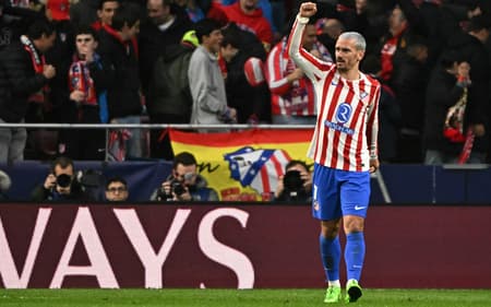 Griezmann comemora gol do Atlético de Madrid sobre o Tottenham pela Champions League (Foto: Javier SORIANO / AFP)