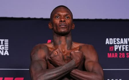 Israel Adesanya na pesagem do UFC Seattle (Foto: Reprodução/Instagram/UFC)