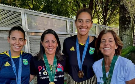 Jackie/Sandra e Duda/Ana Patrícia se misturarão em duelo no Areia Games, em Niterói (Foto: Reprodução)