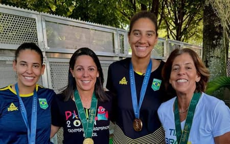 Jackie/Sandra e Duda/Ana Patrícia se misturarão em duelo no Areia Games, em Niterói (Foto: Reprodução)