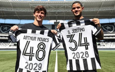 Arthur Novaes e Justino pelo Botafogo (Foto: Vítor Silva/BFR)