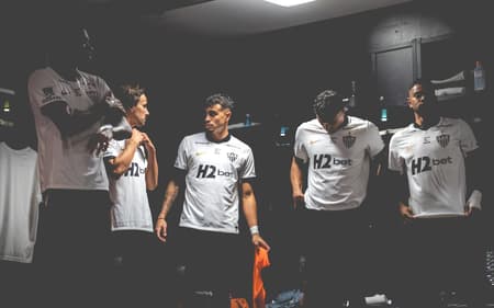 jogadores do Atlético no vestiário do maracana (Foto: Pedro Souza / Atlético