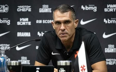 Bruno Lazaroni em coletiva após eliminação do Vasco para o Fluminense no Campeonato Carioca (Foto: Matheus Lima/Vasco)