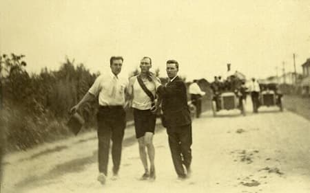 Maratona das Olimpíadas de Saint Louis foi marcada por situações inusitdas (Foto: Reprodução)