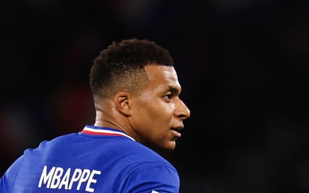 Kylian Mbappé durante goleada da França sobre a Ucrânia, por 4 a 0, pelas Eliminatórias (Foto: FRANCK FIFE / AFP)